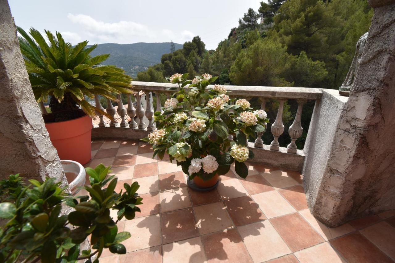 Studio Climatise Et Sa Terrasse Privee En Villa La Trinité Eksteriør bilde